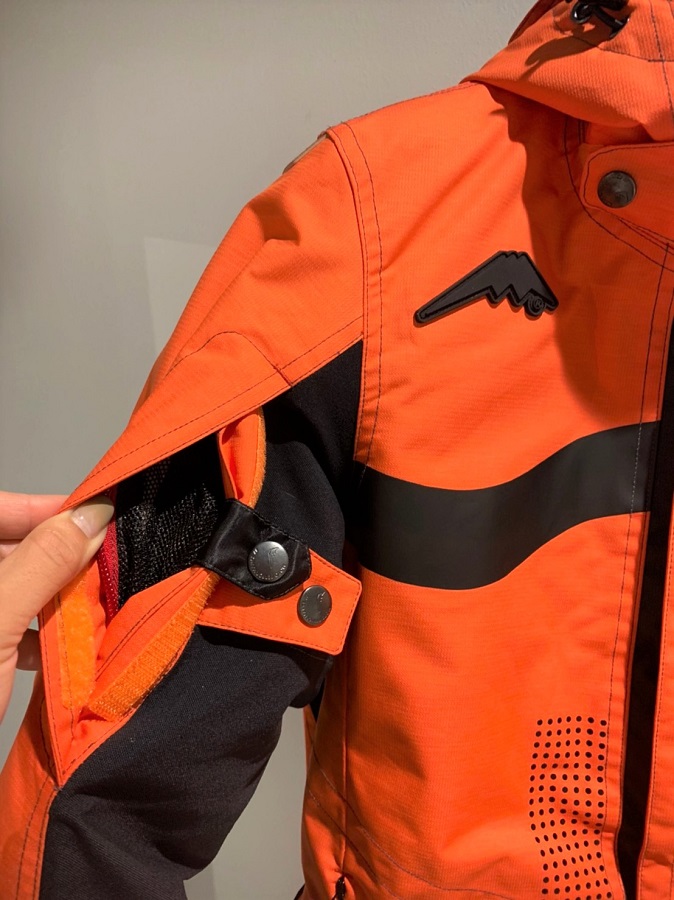 KUSHITAINI最高レベルの防寒性能!アロフトフードジャケット