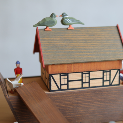 ヴェルナー Wノアの方舟：伝統的ろくろ製法の動物たちをのせて | krtek