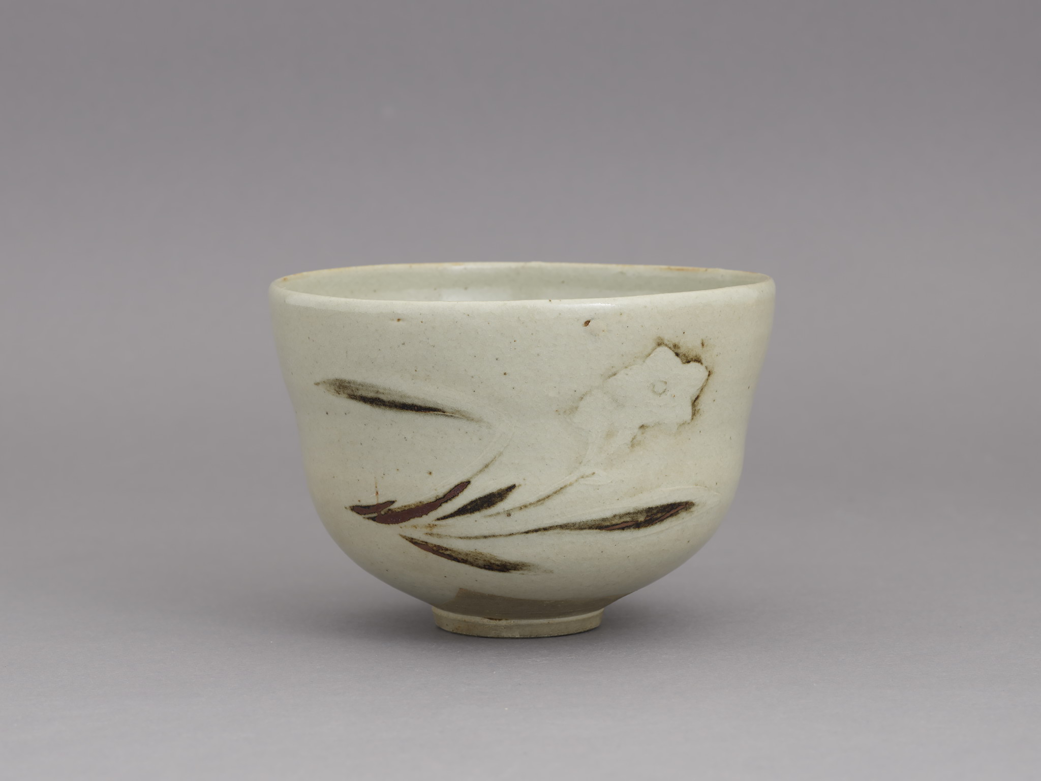 銹絵水仙文茶碗 - 名品紹介 - 京都国立博物館