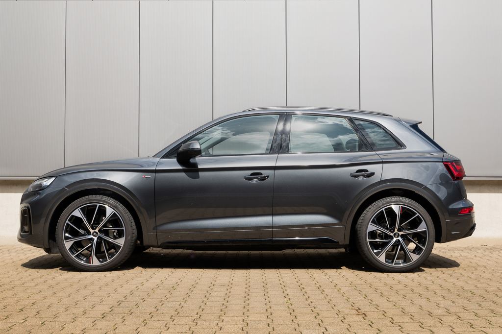 The Macan says hello: Audi Q5 with H&R lowering springs - H & R