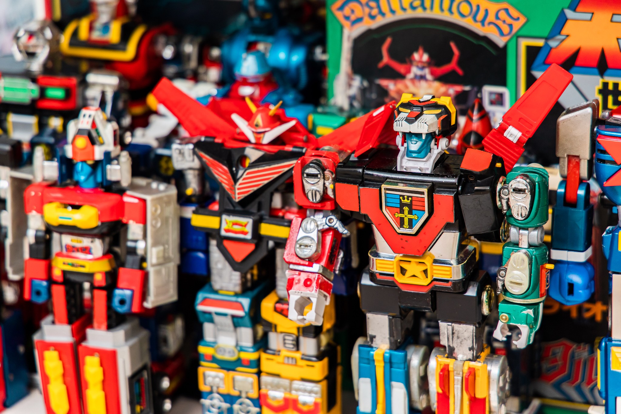 懐かしの“昭和”玩具「超合金」ズラリ3000体！ コレクターに聞くその