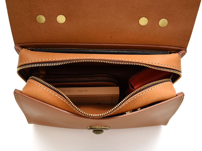 あおりポケットで使いやすい本革レディースハンドバッグ / 革鞄のHERZ