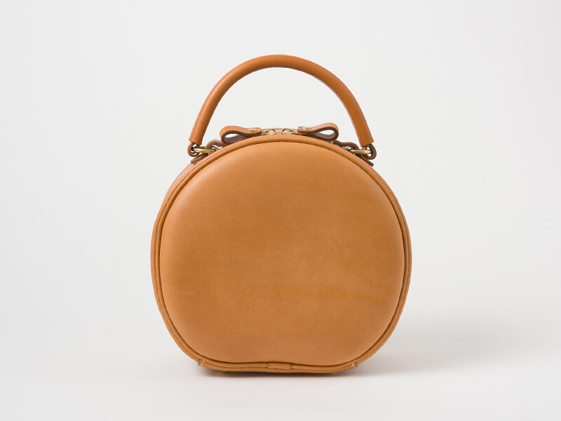 ぷっくりした丸いフォルムがかわいいレディースハンドバッグ / 革鞄の