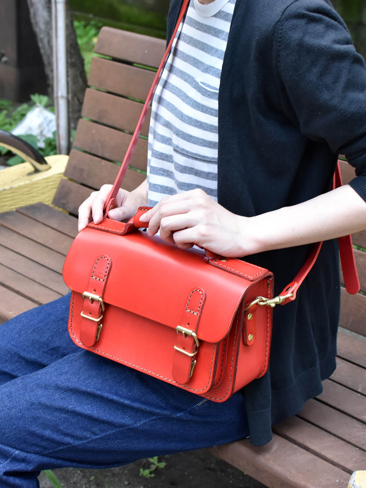 メンズレディース問わずで使える本革の2wayミニバッグ / 革鞄のHERZ