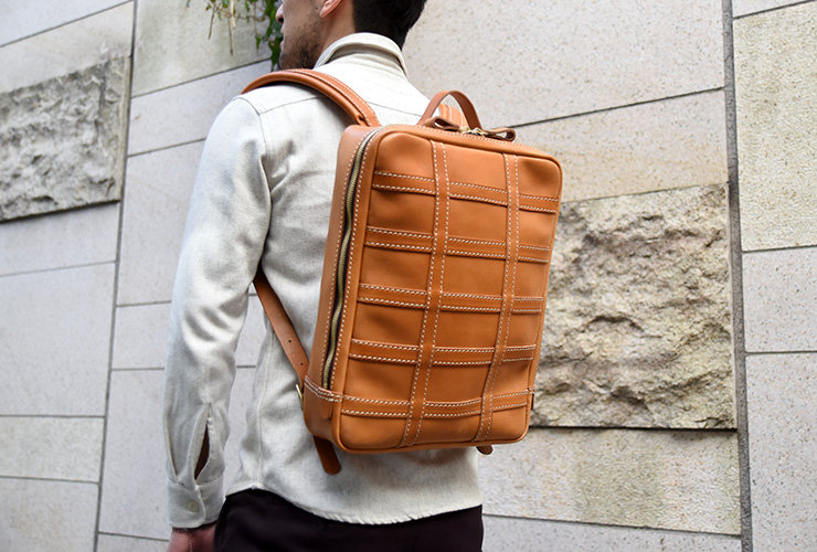 メンズ・レディース問わずで使える革のスクエアリュック / 革鞄のHERZ