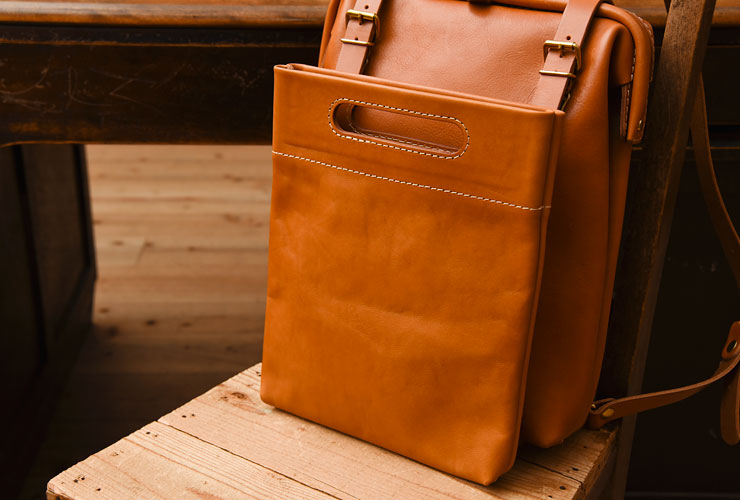 リュックを整理できる持ち手のついたA4・A5縦型バッグインバッグ / 革