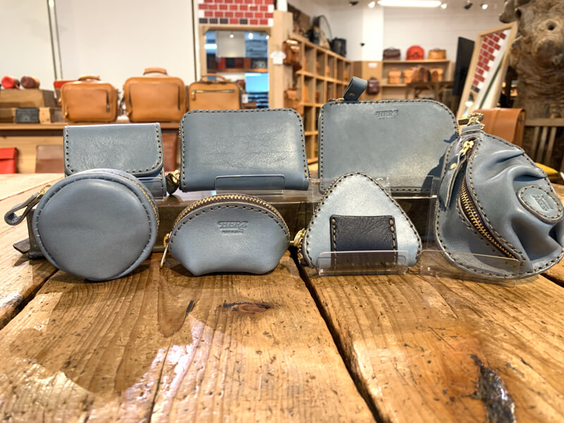 冬の限定革「アイビーグレイ」本店第1弾ラインナップ｜革鞄・革小物の