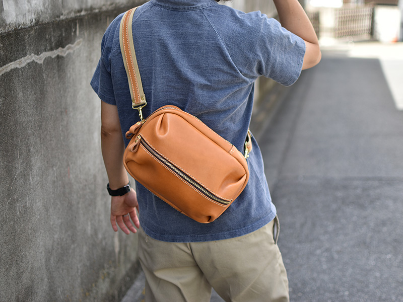 立体ポケットボディバッグ(F-9)はラグビーボールを連想しちゃう