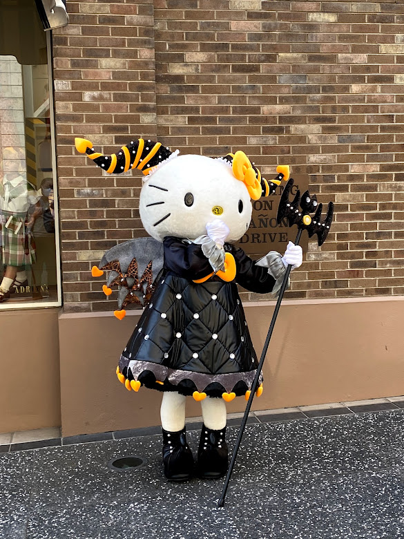 桐箪笥の社長ブログ ハロウィンで かわいいキティちゃんがユニバーサル