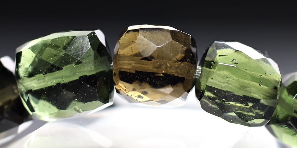 高品質++]天然モルダバイトブレスレット/タンブルカットビーズ（約7.5