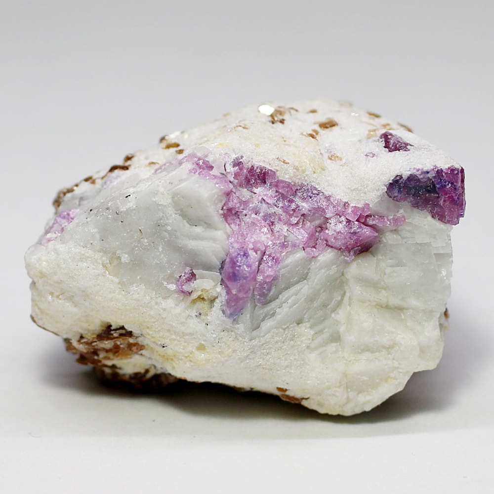 ガネッシュヒマール産]ヒマラヤルビーサファイア結晶付き原石