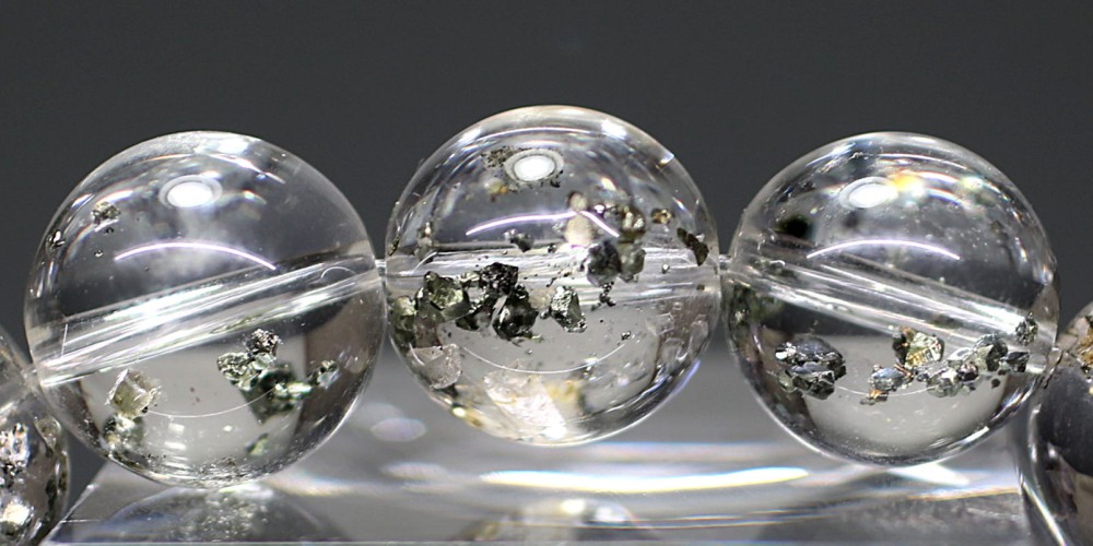 t*n様 【コレクター向】レインボーパイライト 水晶クラスター