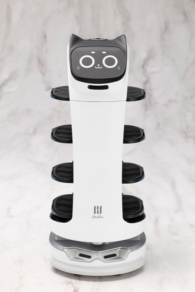 ファミレスでお馴染み！ネコ型配膳ロボット「ベラボット」が大きめな