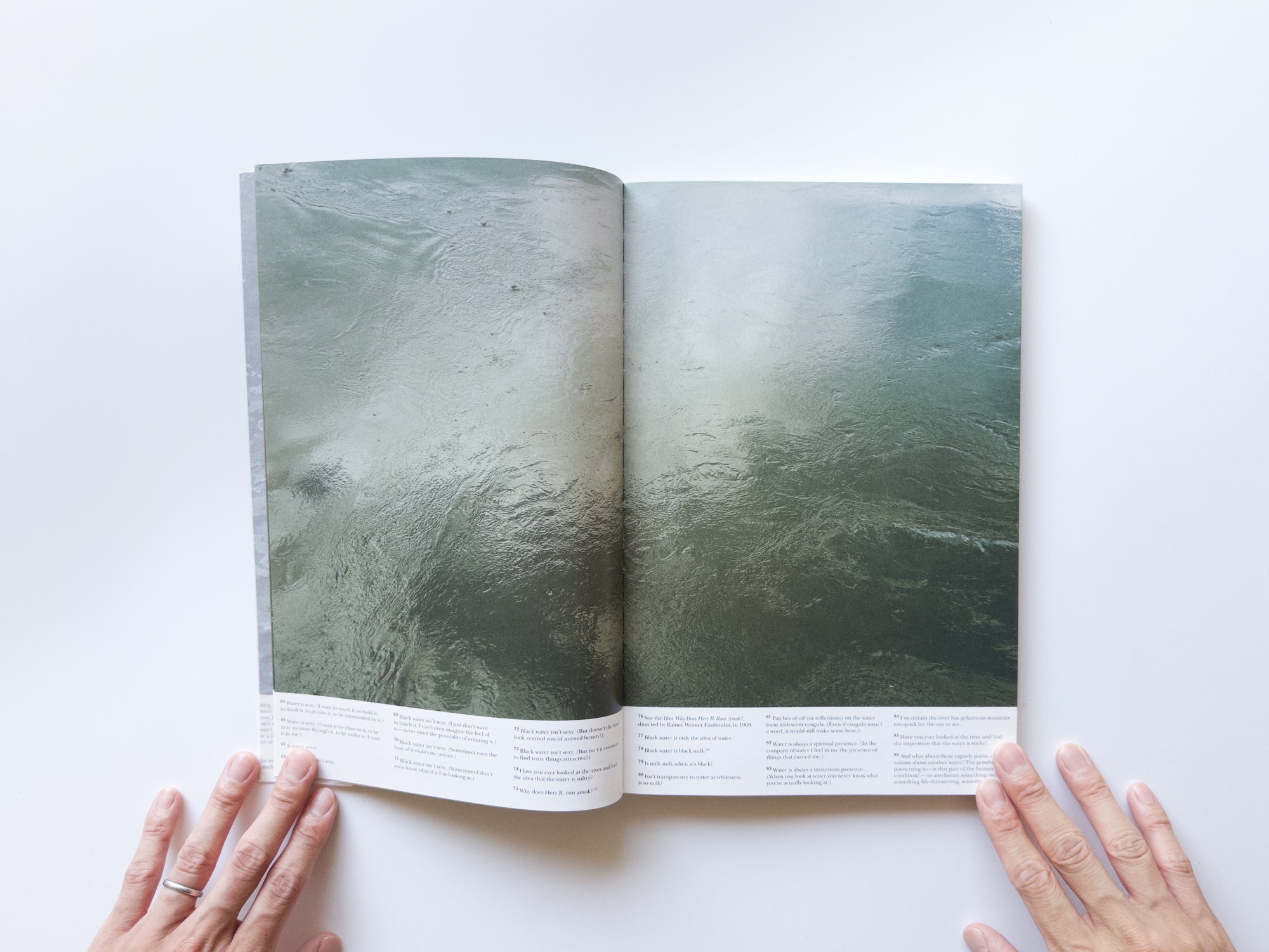 アート・デザイン・音楽 ANOTHER WATER by Roni Horn アート・デザイン