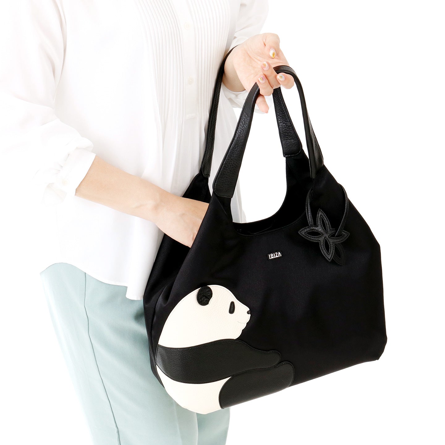 アニマーダ ナイロン セミショルダーバッグ(パンダ) – イビサ