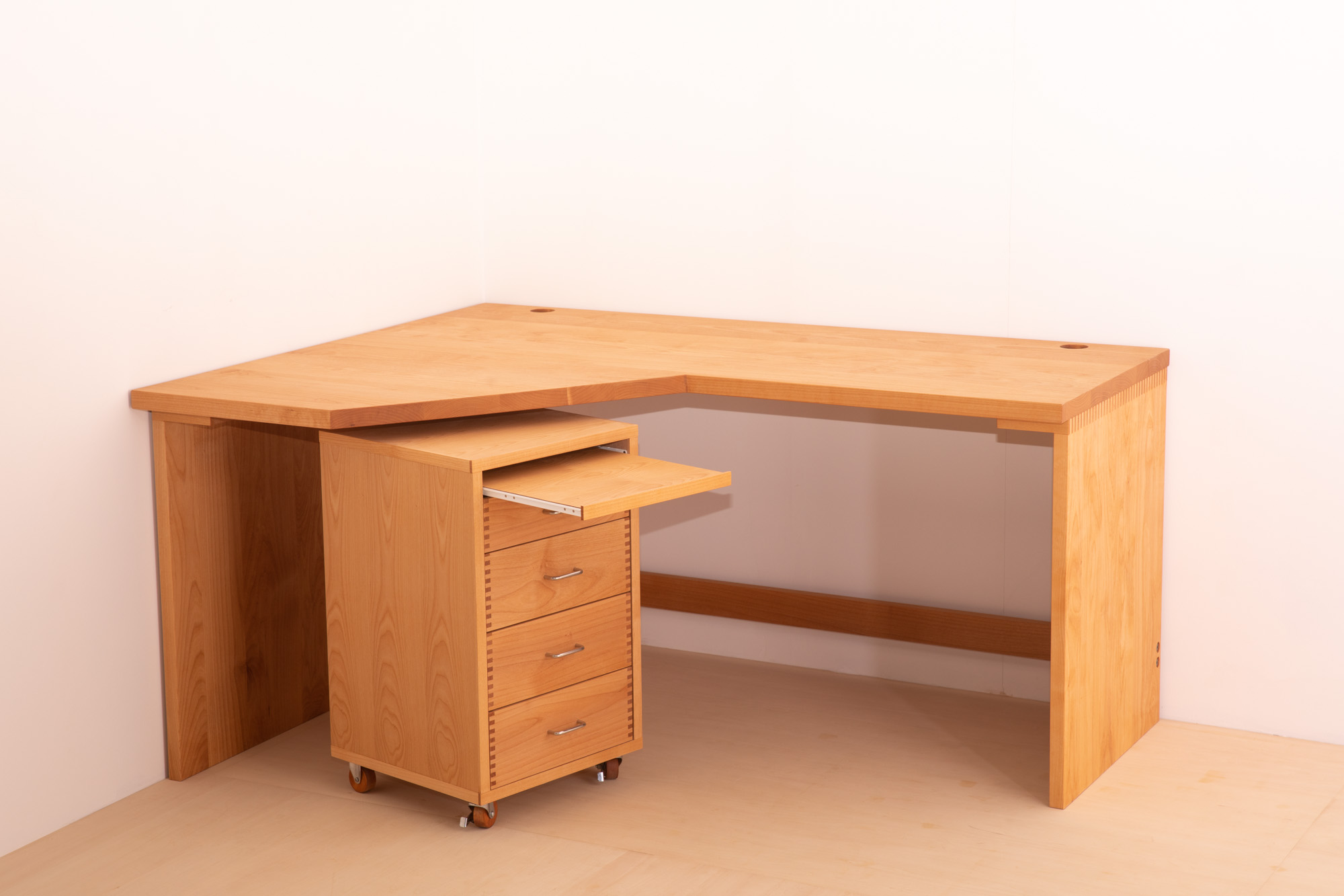 書斎のコーナーデスク｜ikususu FURNITURE｜無垢材家具・オーダー家具
