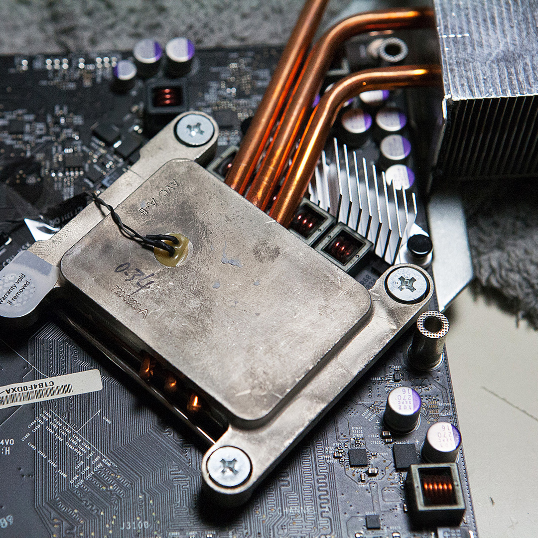 iMacのCPUを最速のCore i7-2600に交換する！ 27inch, Mid 2011 / 家具