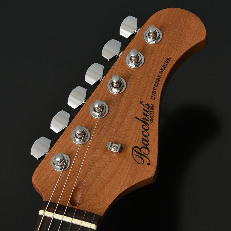 Bacchus】Universe Seriesのローステッドメイプルネックを採用したST