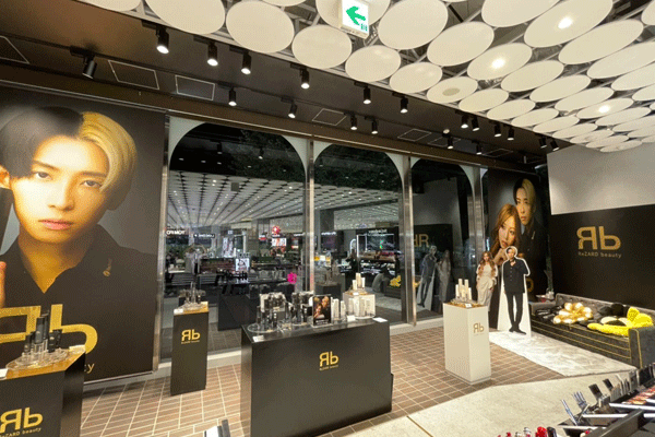 人気YouTuberヒカルさん初のコスメブランド「ReZARD Beauty」の