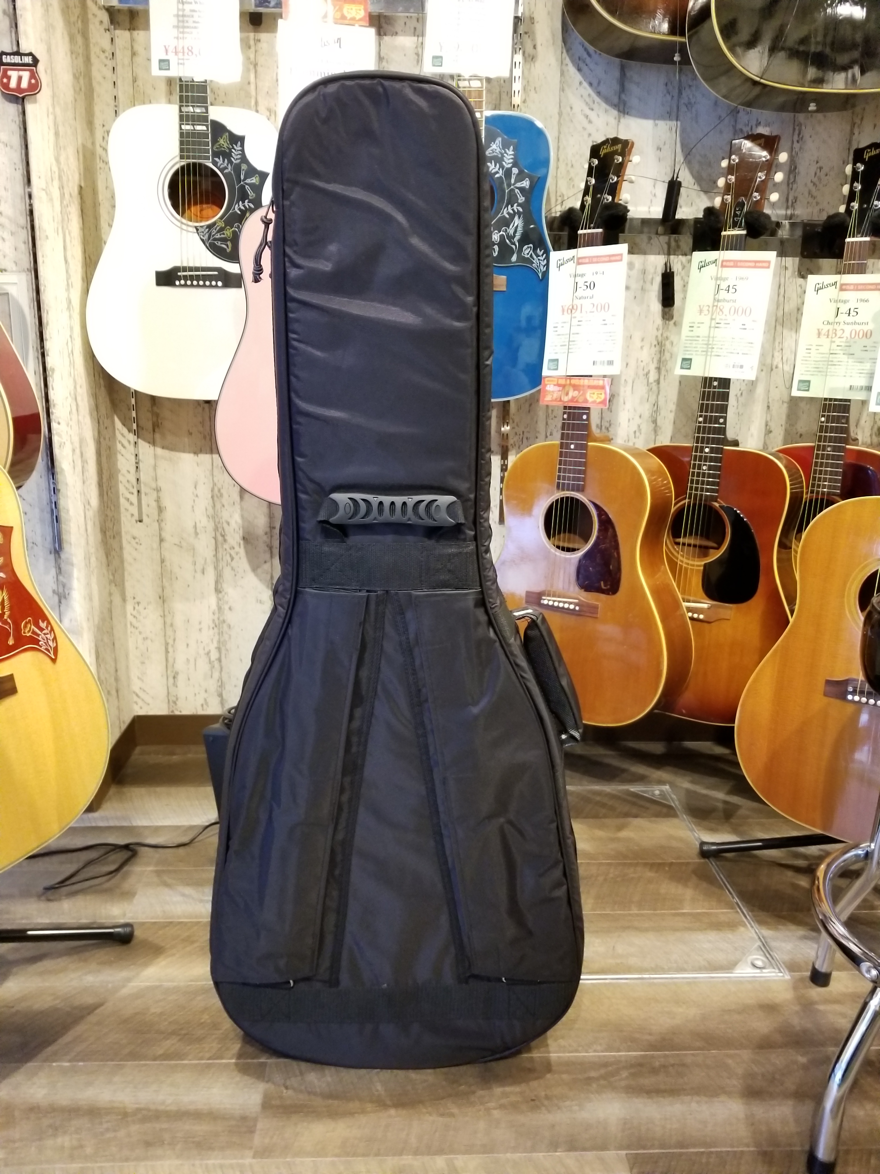 新品Gibsonアコースティックギターお買い上げのかたにギグケースも