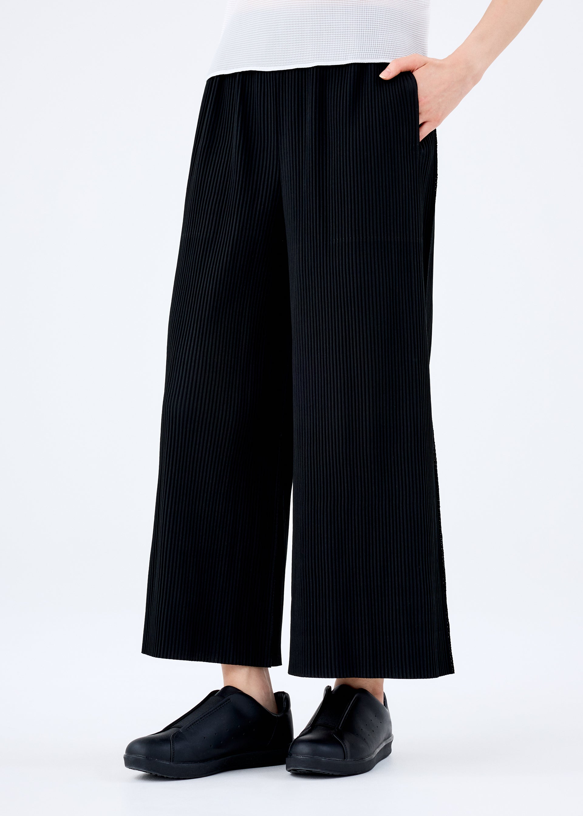 FINE KNIT PLEATS BLACK – isseymiyake.com