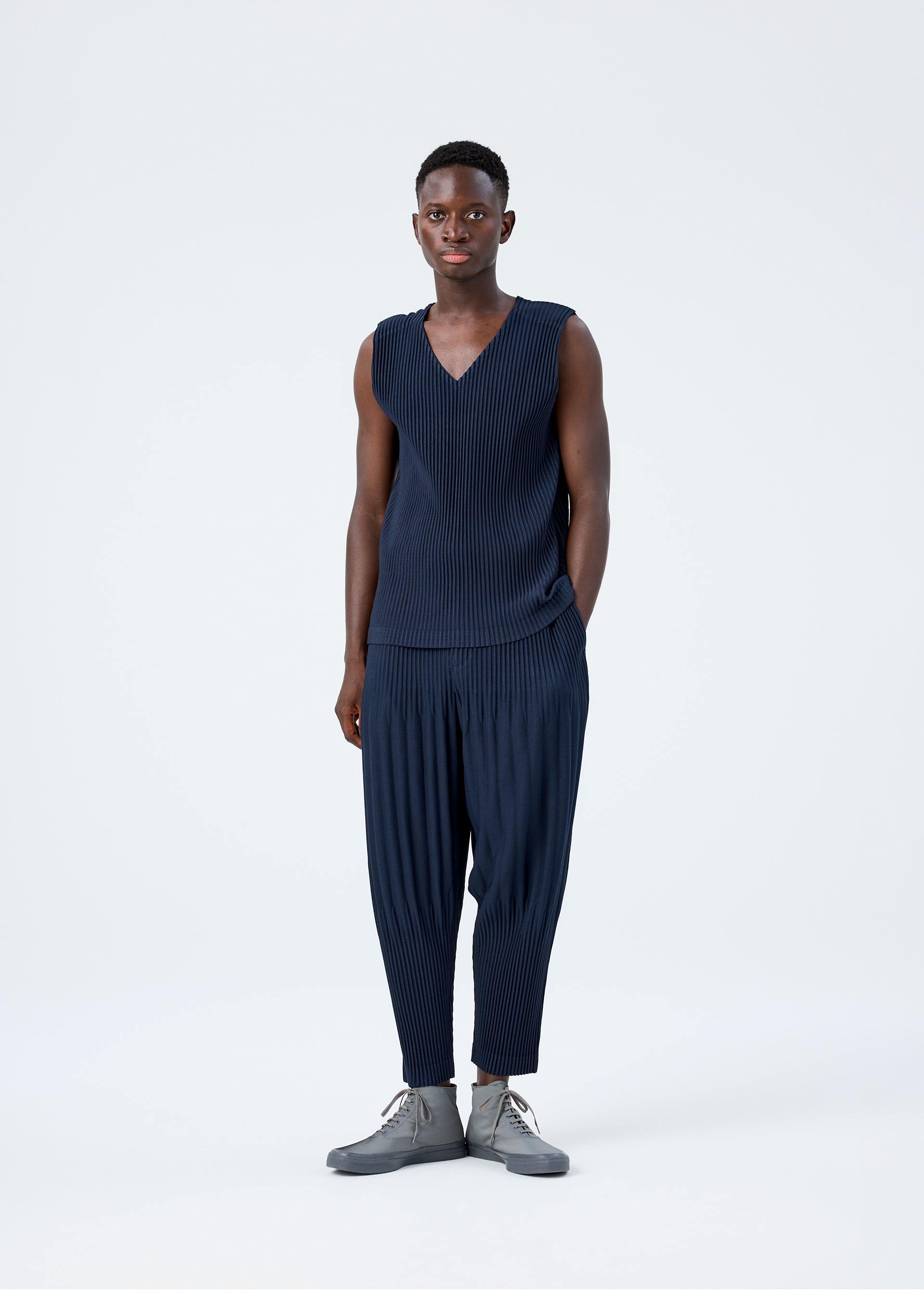 BASICS – isseymiyake.com