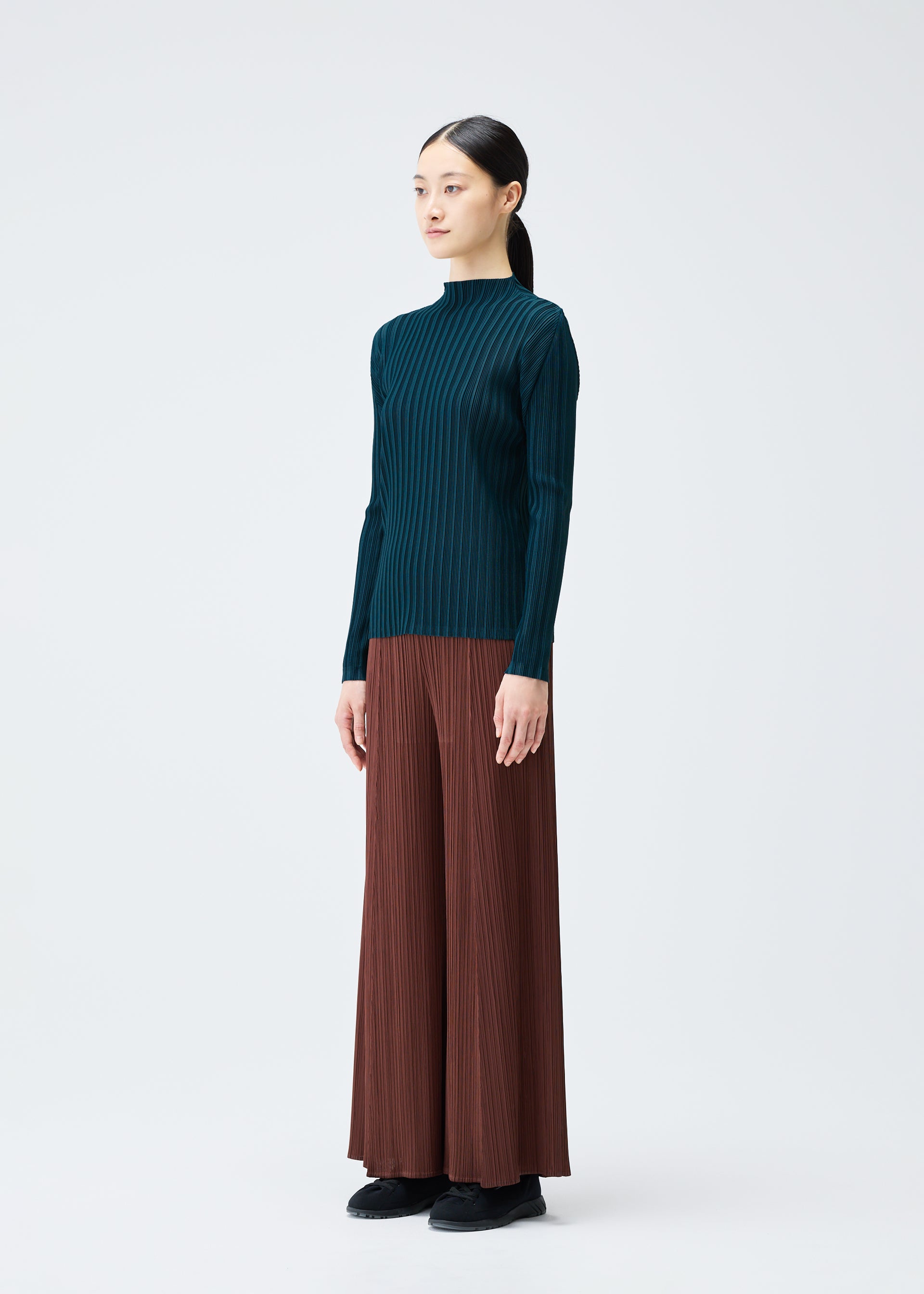 RIB PLEATS NOVEMBER – isseymiyake.com