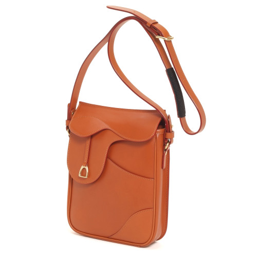 鞍 ショルダー 縦型｜ショルダーバッグ｜鞄いたがき（ITAGAKI）