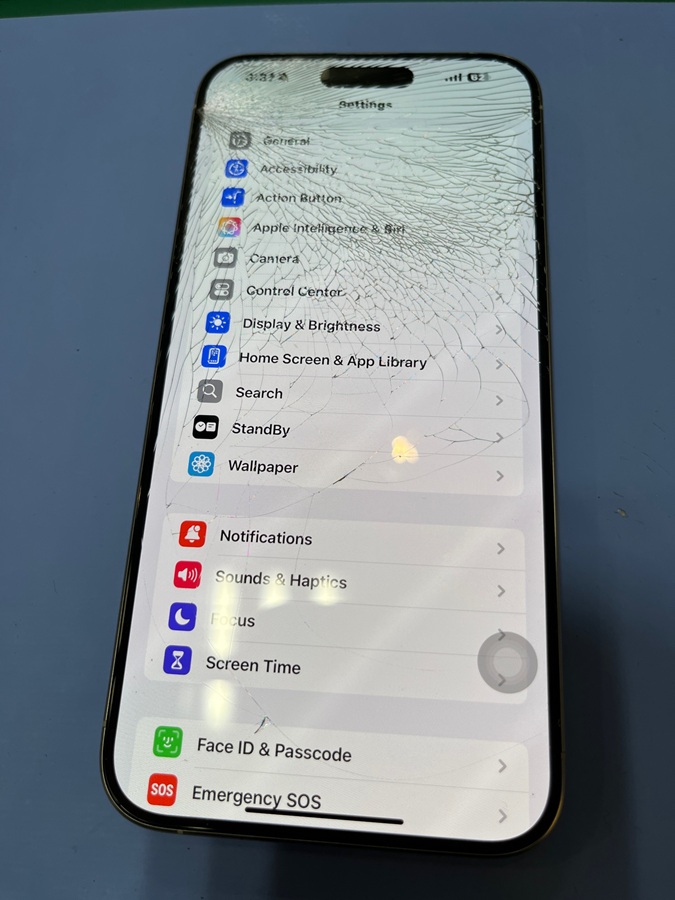 iPhone15ProMax画面割れ交換のご案内！ | iPhone修理アイサポ 修理事例