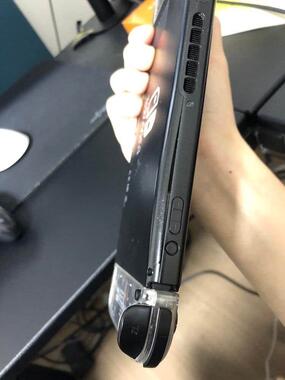 ニンテンドースイッチの背面がおかしい 「バッテリー膨らんだ」報告