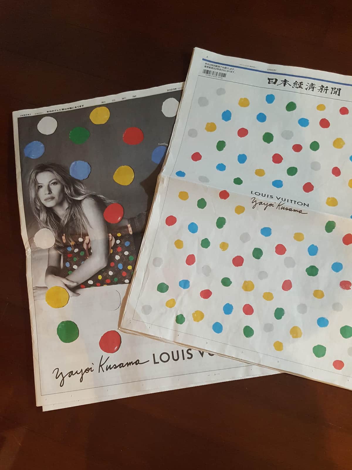 ルイ・ヴィトン広告が日経新聞を包み込む 高いアート性、転売される