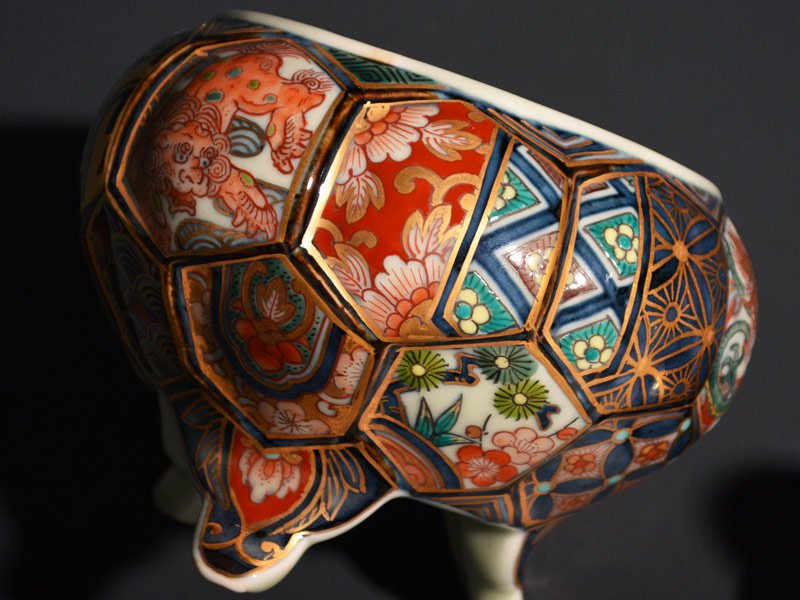 献上手古伊万里焼】大香炉 染錦本金亀甲彫吉祥尽くし