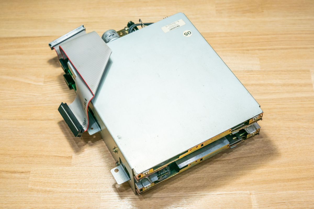 X68000 SUPER内蔵FDDの分解手順と電解コンデンサ交換 | 巨大