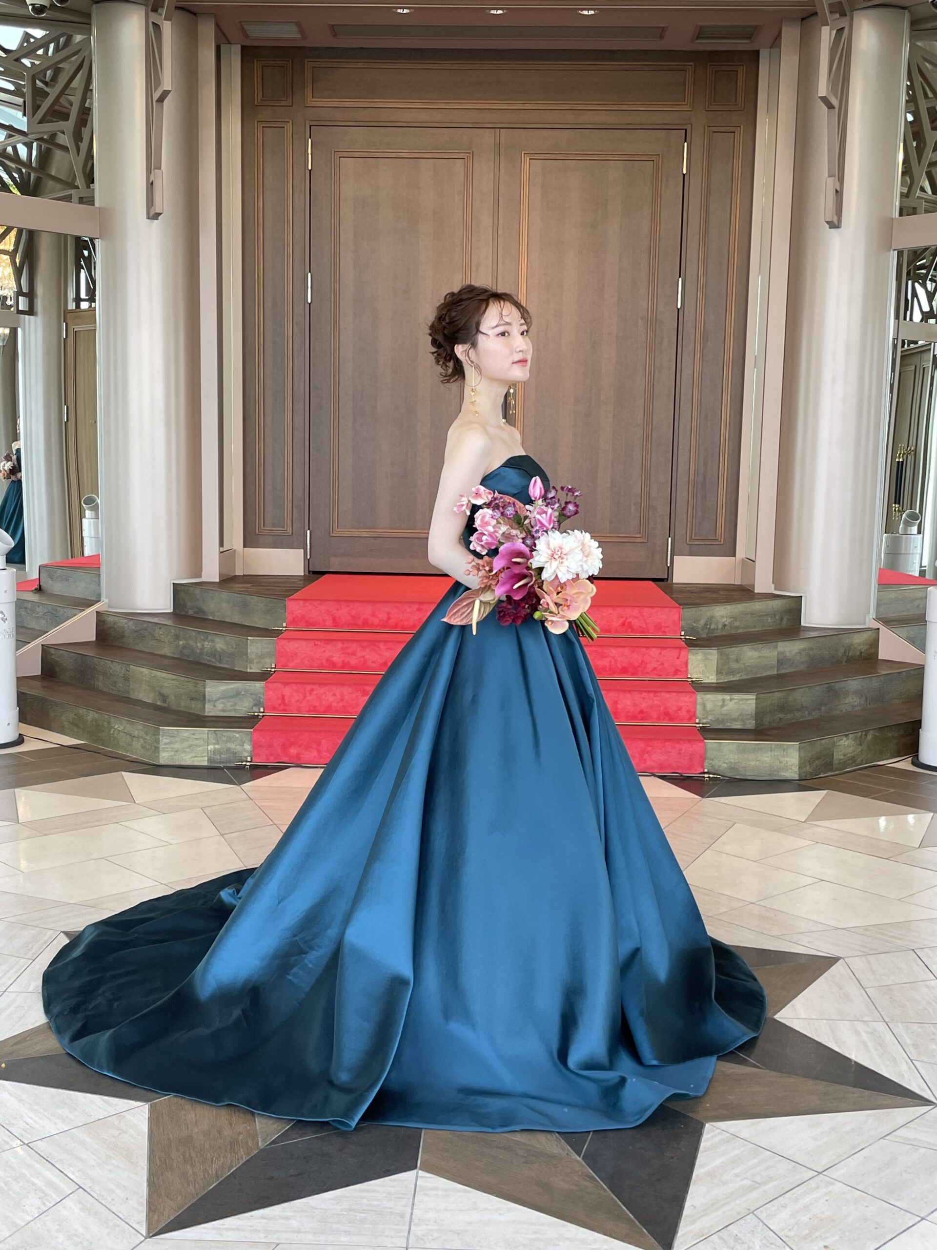 おすすめカラードレスのご紹介＝ピーコックカラーが美しいesum(エスム