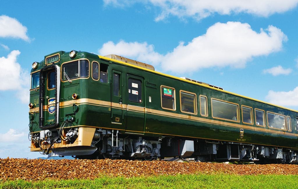 ベル・モンターニュ・エ・メール～べるもんた～│観光列車の旅時間：JR