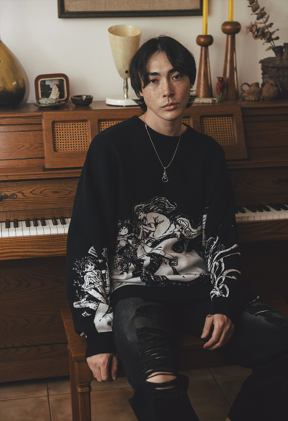 SPACES IN-BETWEEN Distressed Sweater – OMOCAT