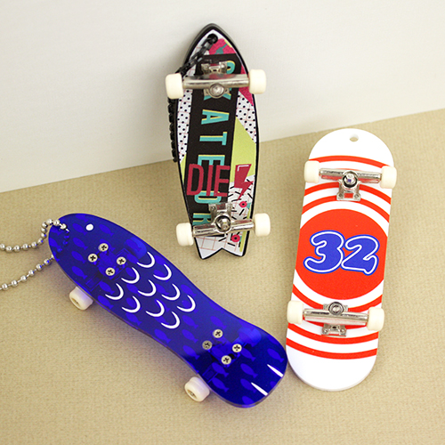 オンデマンド倶楽部 / スケートボード型キーホルダー(ダイカット)