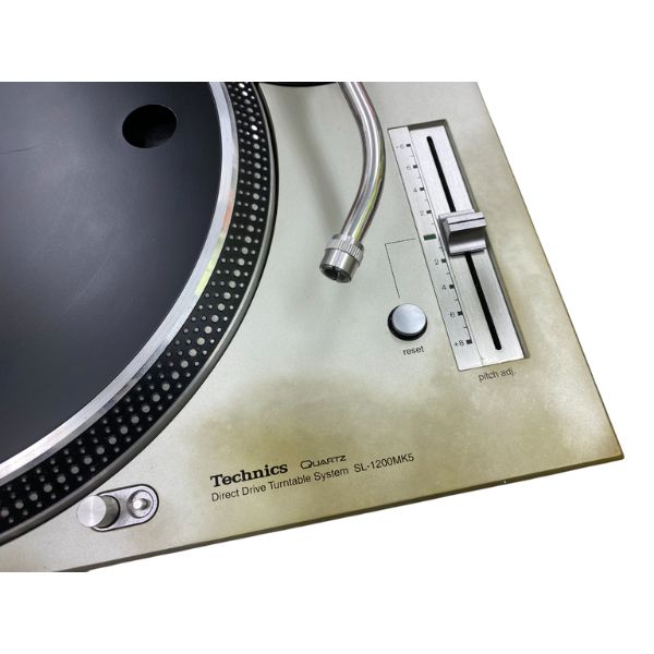 Technicsのターンテーブル、SL-1200MK5 シルバー中古品のご紹介です