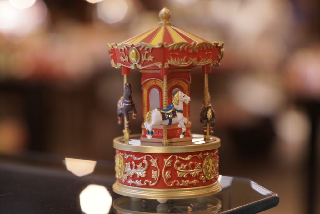 クリスマスプレゼントにもおすすめ♪メリーゴーランドオルゴール