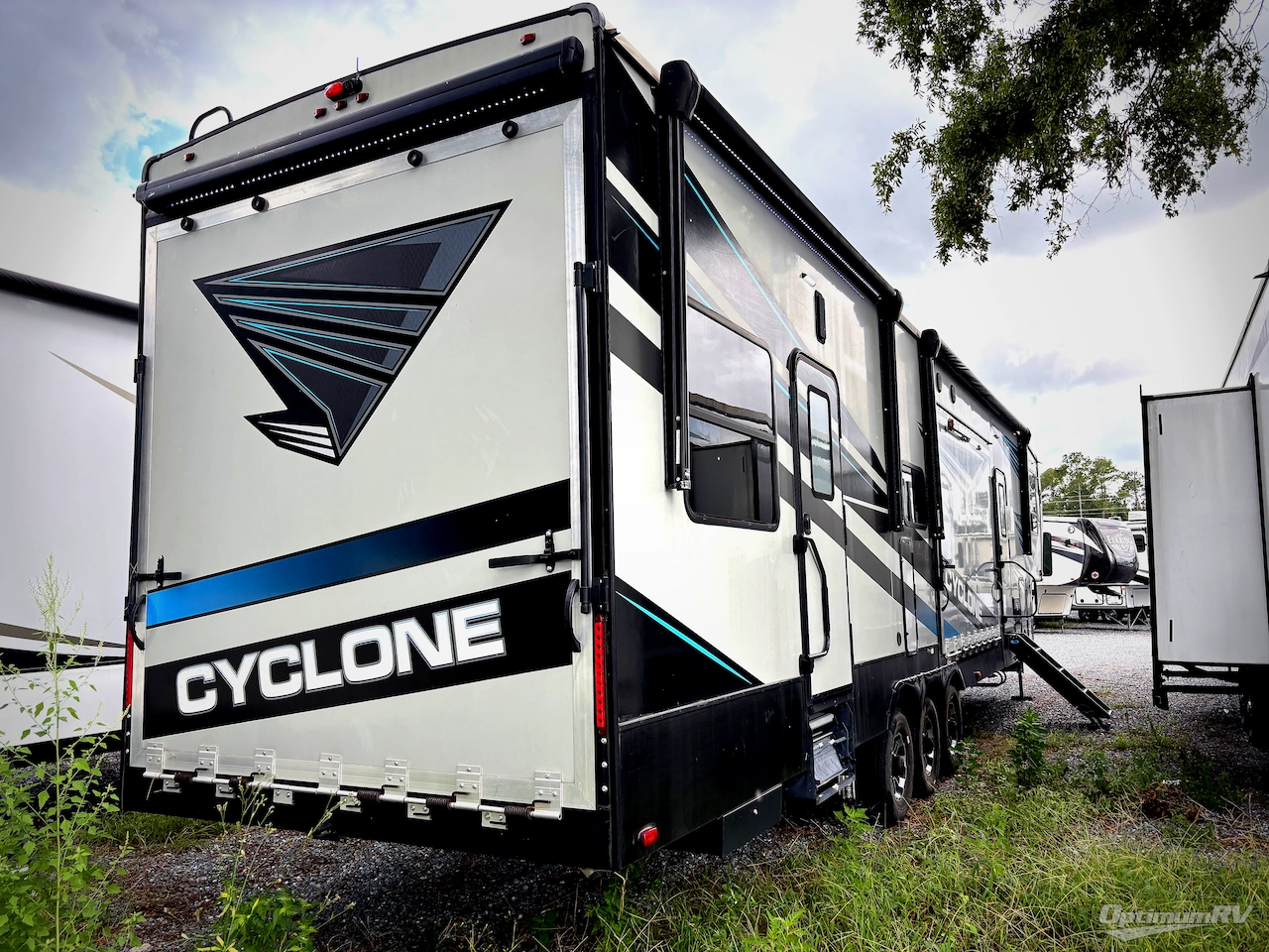 Used 2021 Heartland Cyclone 4270 Fifth Wheel at Optimum RV