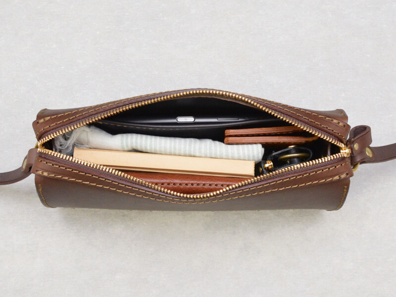 シンプルな見た目のファスナーショルダーバッグ | Organ＜オルガン＞