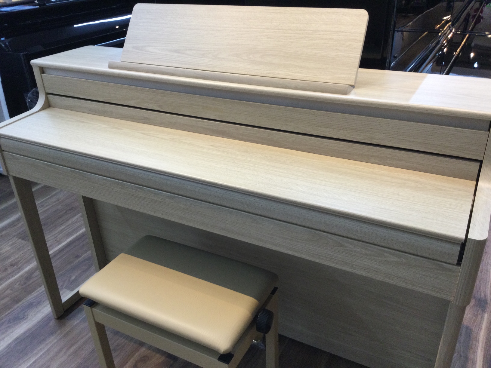 ROLAND HP704 | オリエント楽器｜電子ピアノ｜オリエント楽器