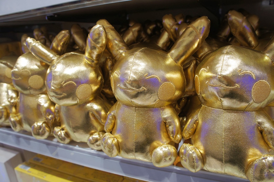 異彩放つビリケンさんピカチュウ、大阪に | Lmaga.jp