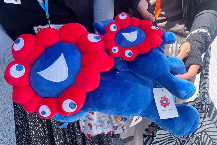 万博で大行列の「ミャクミャクくじ」移転、くじ機＆販売数は増加