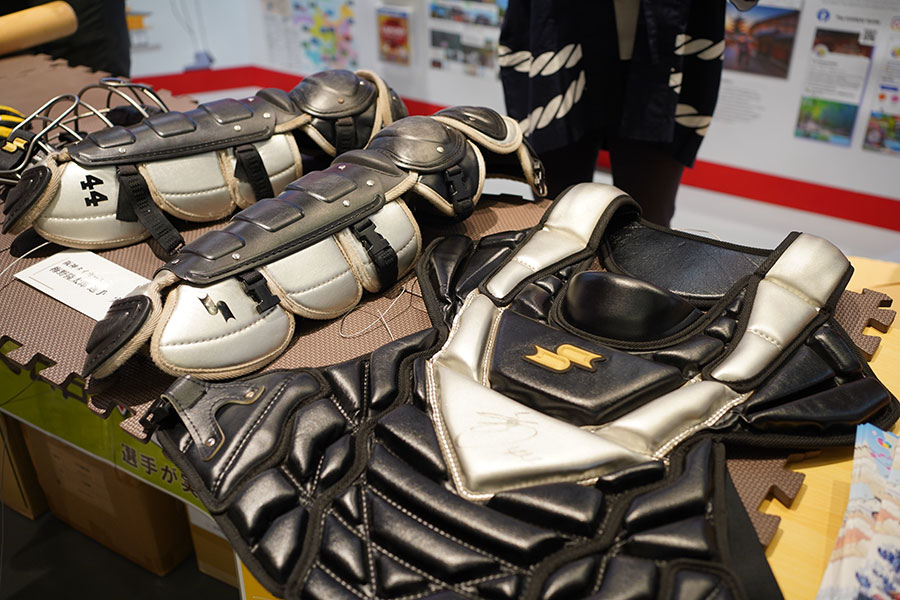 触ってOK！ 阪神タイガース選手の「道具」、5日間限定で万博に