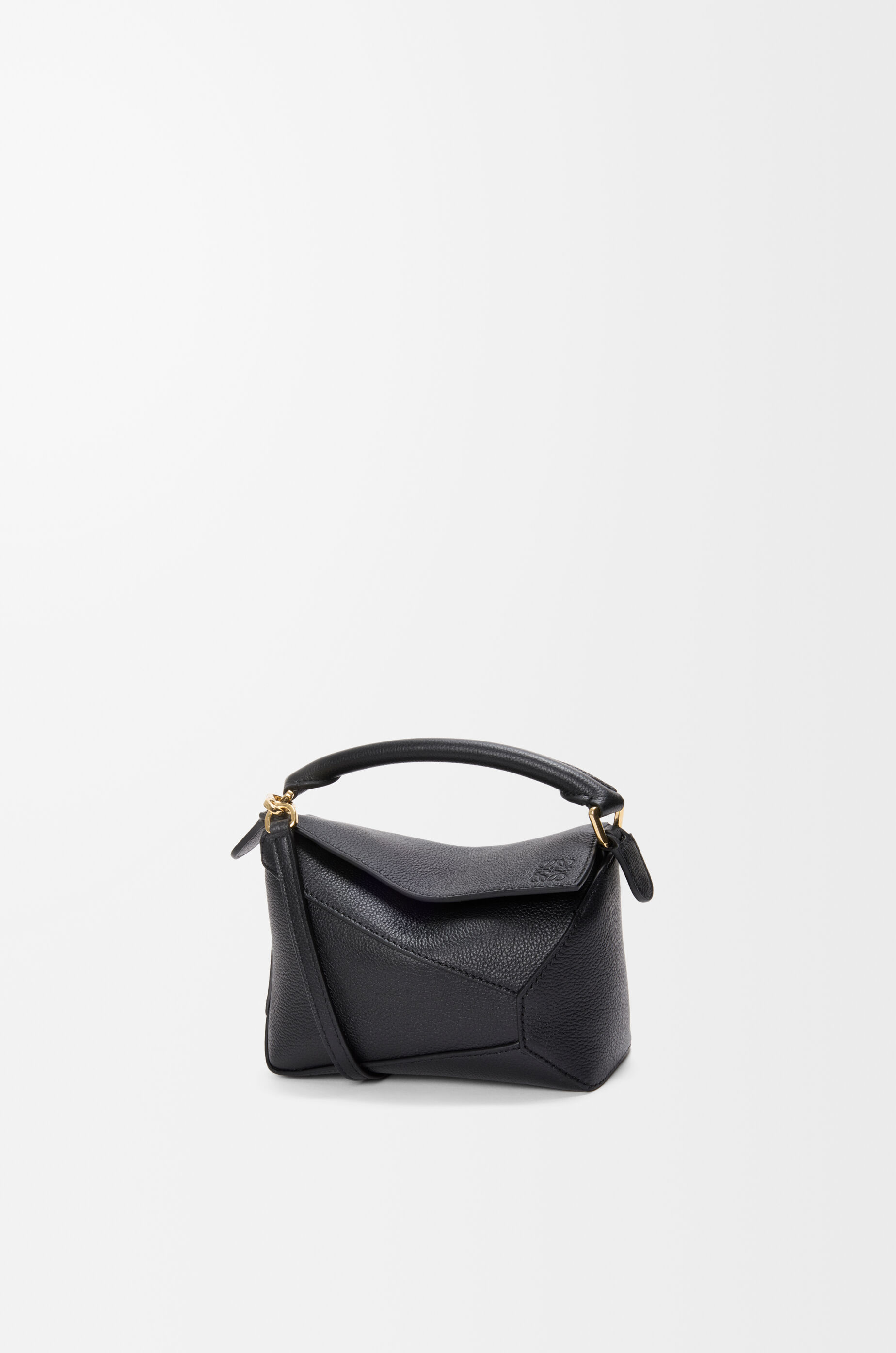 パズルエッジ バッグ ミニ（ソフトグレインカーフ） ブラック - LOEWE