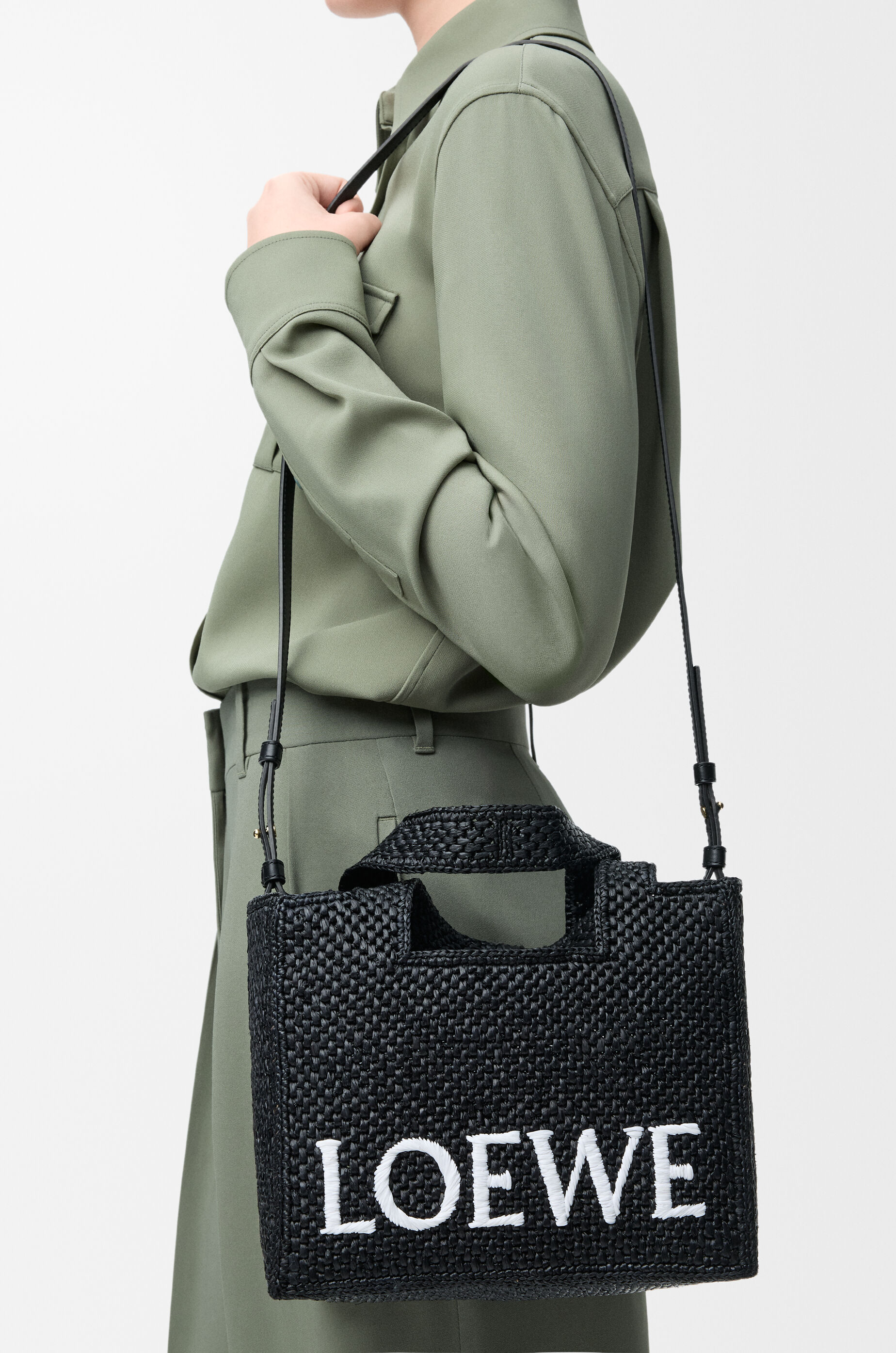 ロエベフォント トート スモール（ラフィア） ブラック - LOEWE Japan