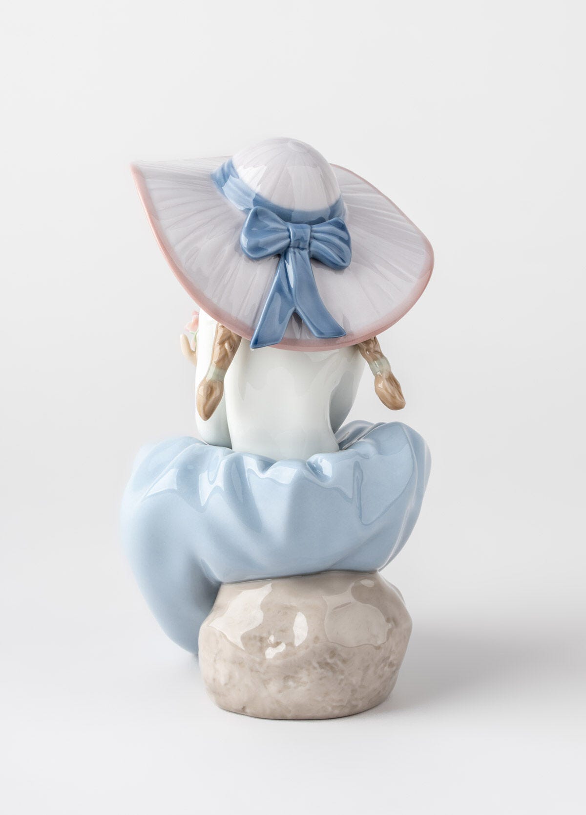 Fragrant Bouquet Girl Figurine | Lladró® USA
