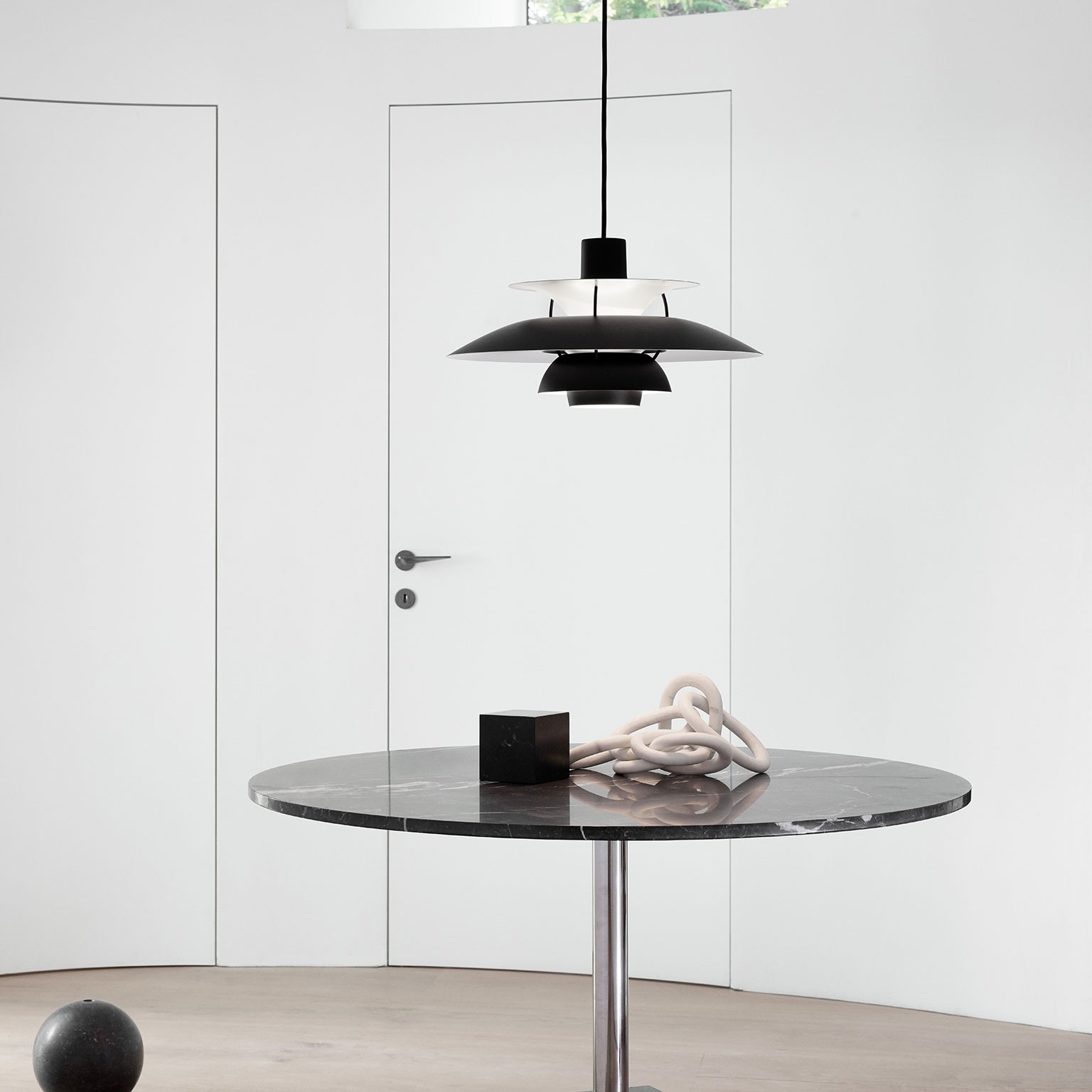 Louis Poulsen（ルイスポールセン）PH5 monochrome ペンダント