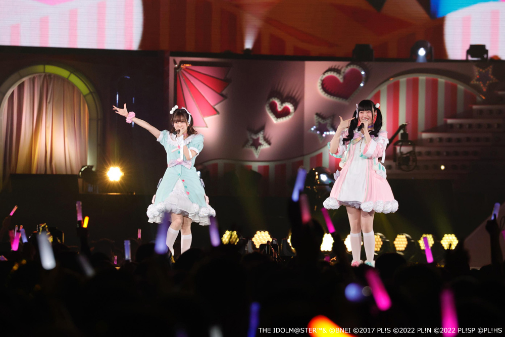 猫耳コラボや、伝説のアイドルたちの神曲歌唱も！個性繚乱の「異次元